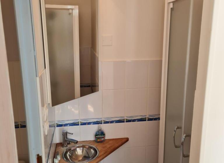 تختخواب و صبحانه Les Mouettes Blessées