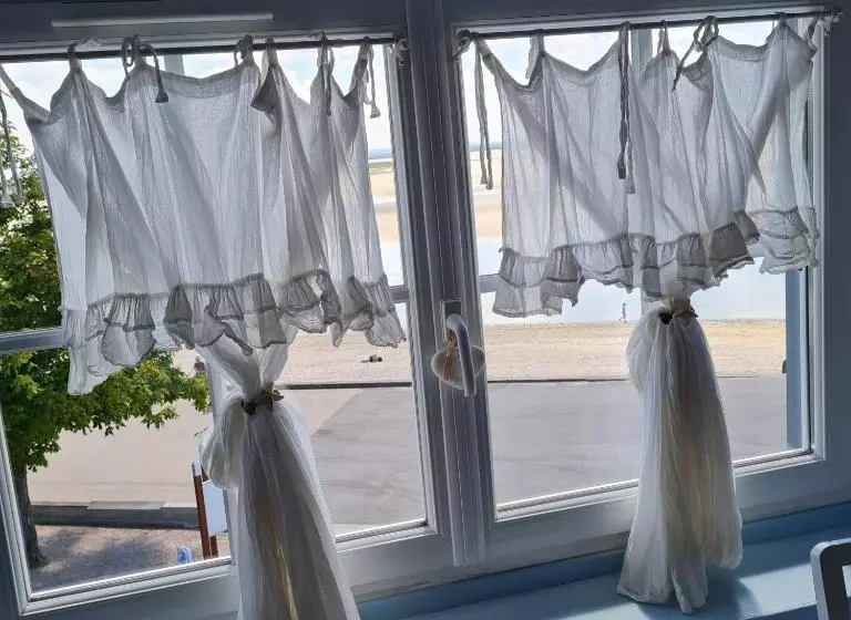 تختخواب و صبحانه Les Mouettes Blessées