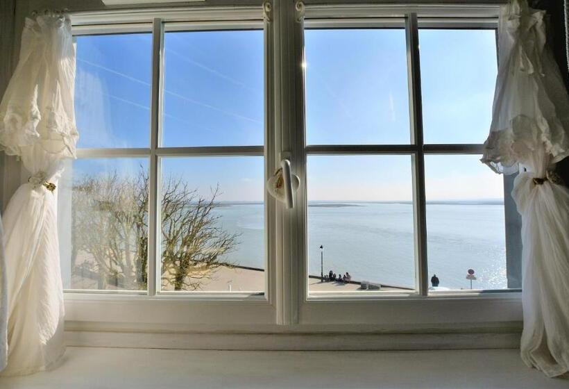 تختخواب و صبحانه Les Mouettes Blessées