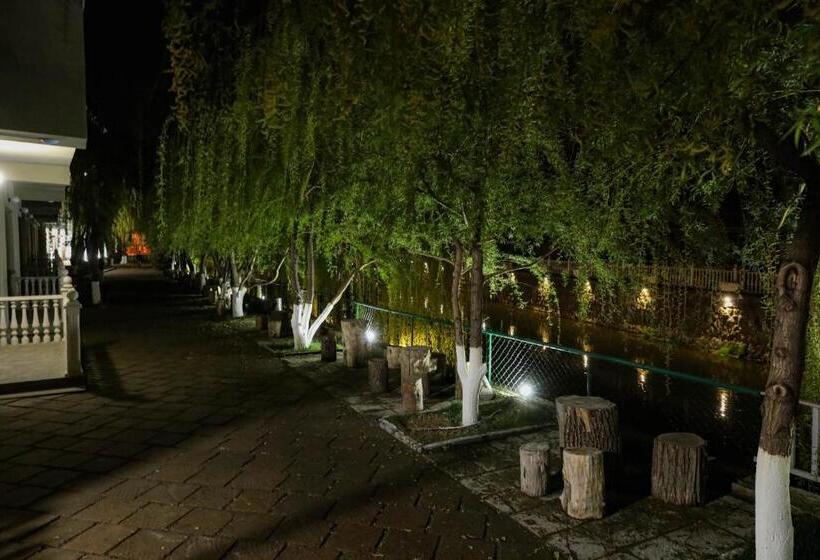 هتل Getap Resort Arzni