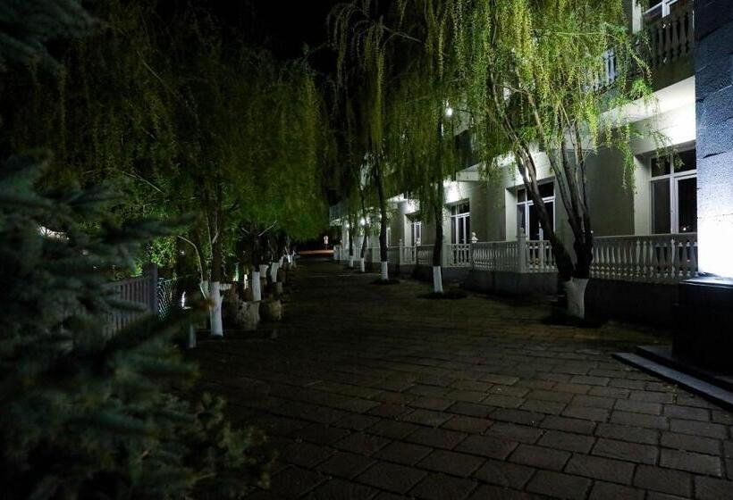 هتل Getap Resort Arzni