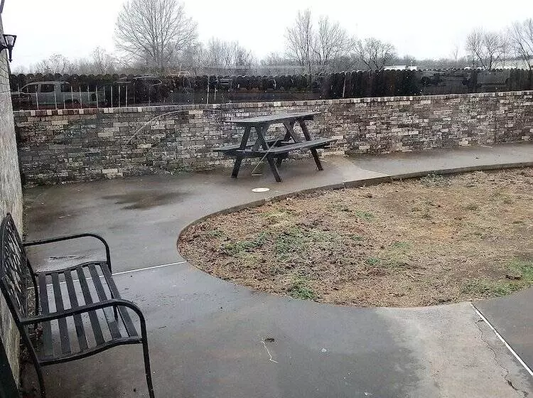 Motelli Coachman S Inn & Suites