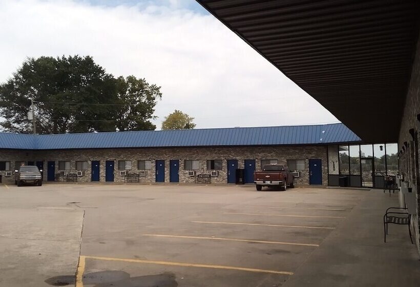 汽车旅馆 Coachman S Inn & Suites