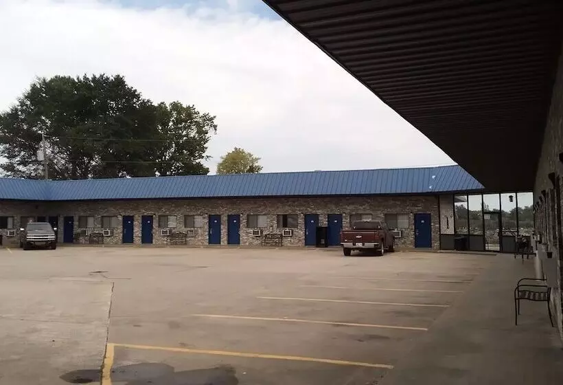 Motelli Coachman S Inn & Suites