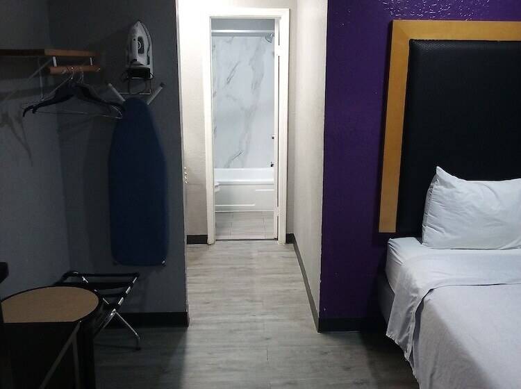 汽车旅馆 Coachman S Inn & Suites