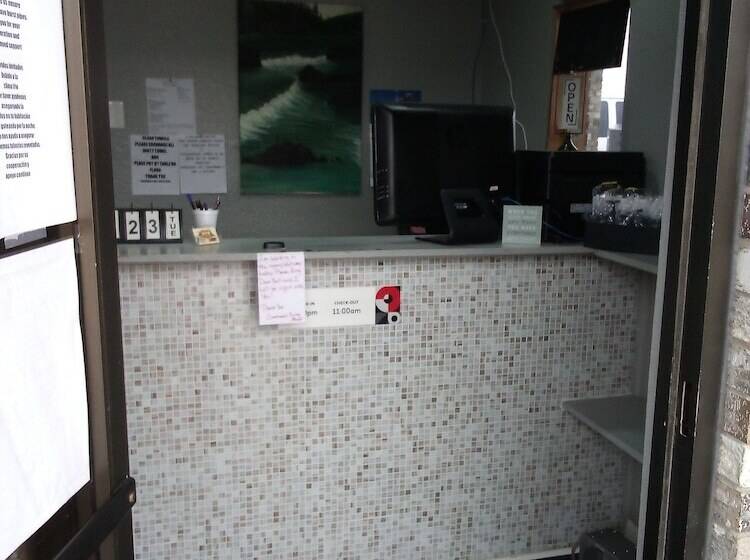 汽车旅馆 Coachman S Inn & Suites