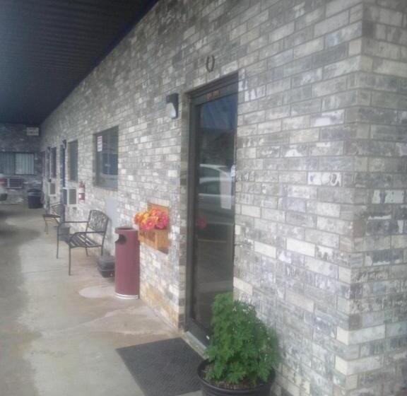 汽车旅馆 Coachman S Inn & Suites