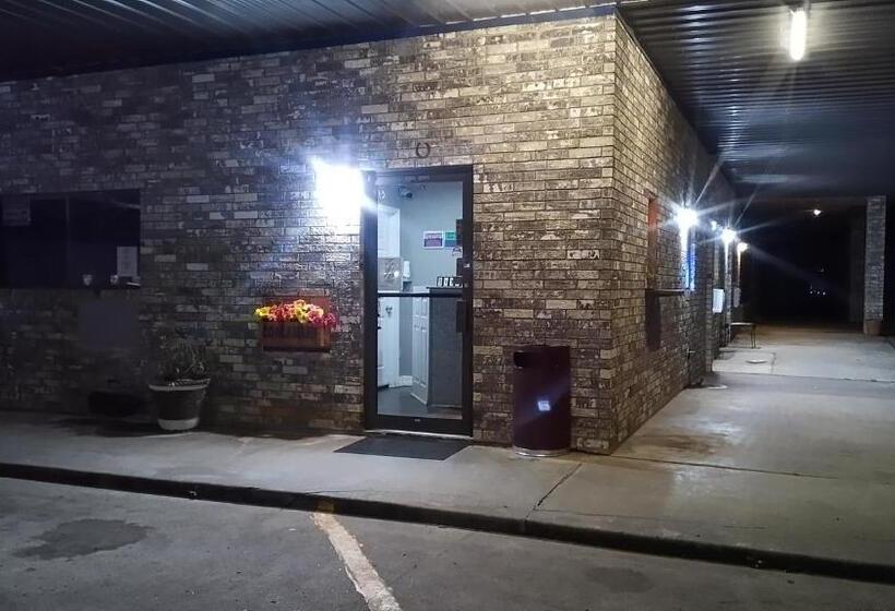 汽车旅馆 Coachman S Inn & Suites