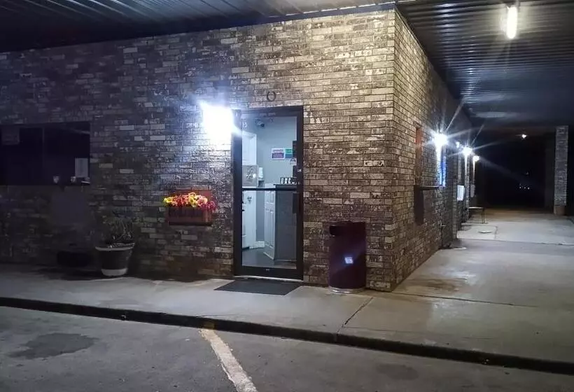 Motelli Coachman S Inn & Suites