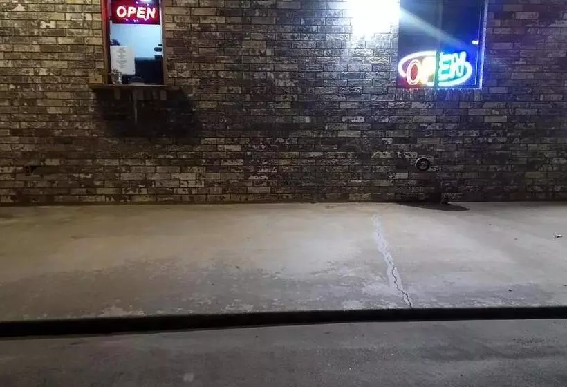 Motelli Coachman S Inn & Suites