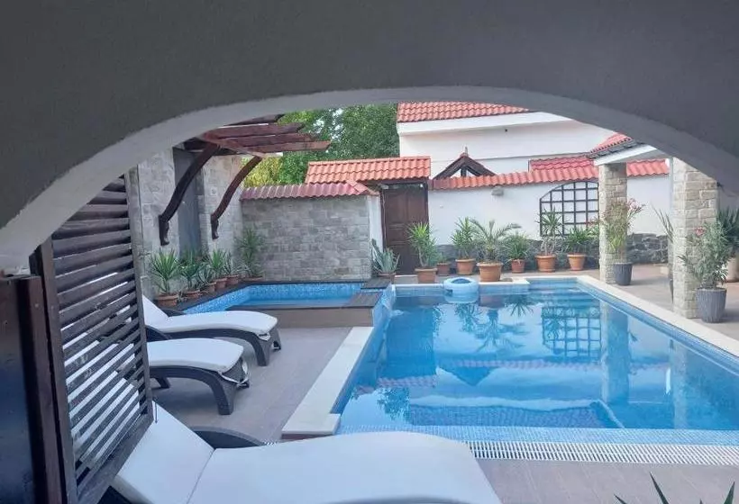 ペンション Stariya Oreh Pool & Garden