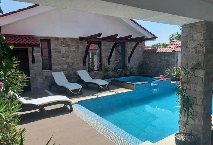 بنسيون Stariya Oreh Pool & Garden