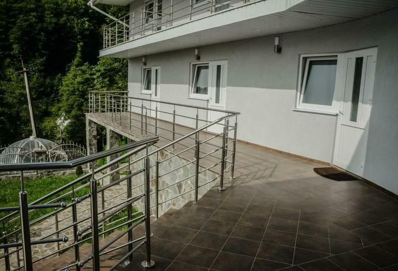 ホテル ластівчине гніздо