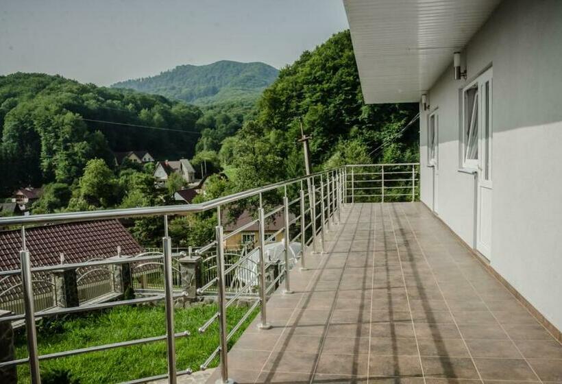 ホテル ластівчине гніздо