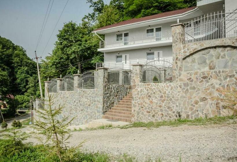 ホテル ластівчине гніздо