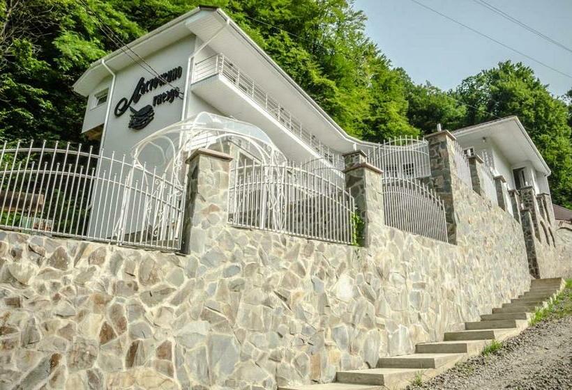 ホテル ластівчине гніздо