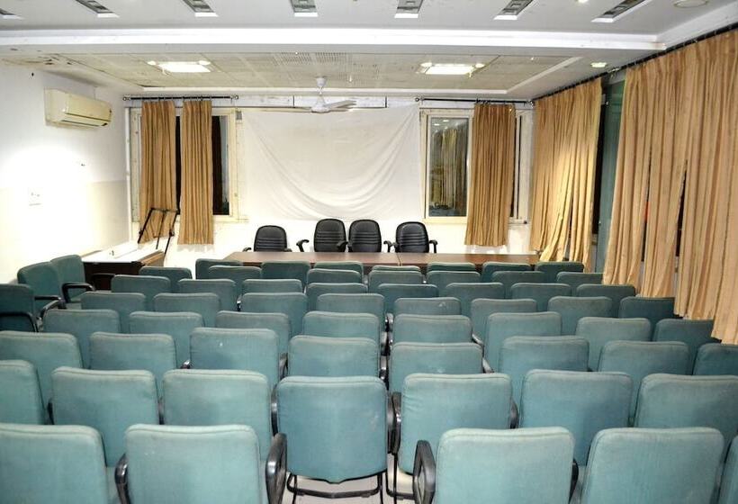 Отель Bharat Palace