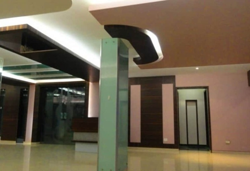 Отель Bharat Palace