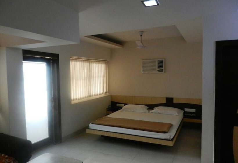 Отель Bharat Palace