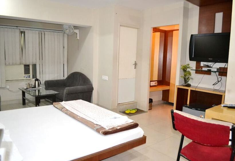 Отель Bharat Palace