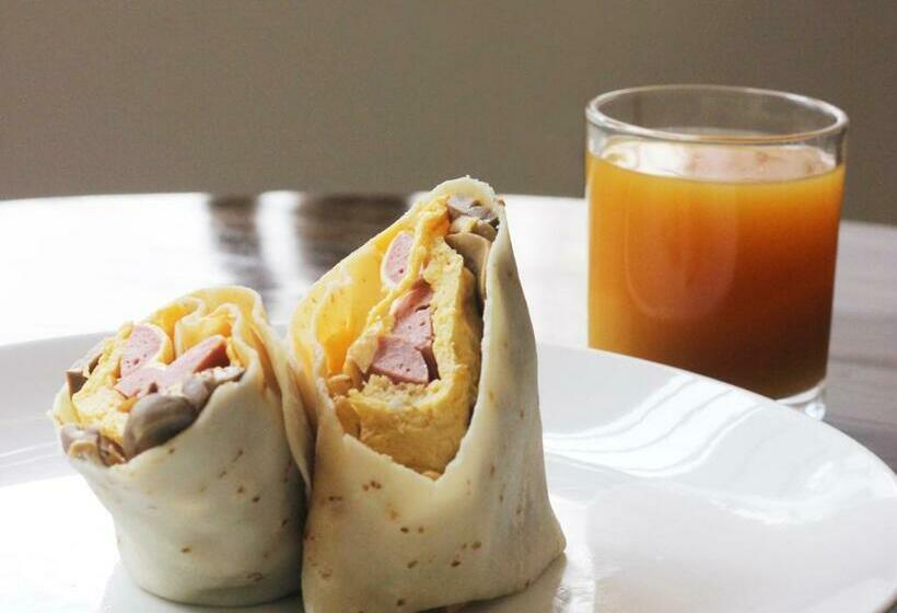 בית מלון כפרי Jatra Flagship Chattogram City Centre