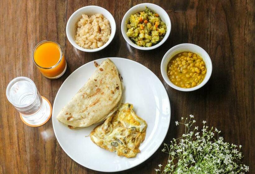 בית מלון כפרי Jatra Flagship Chattogram City Centre