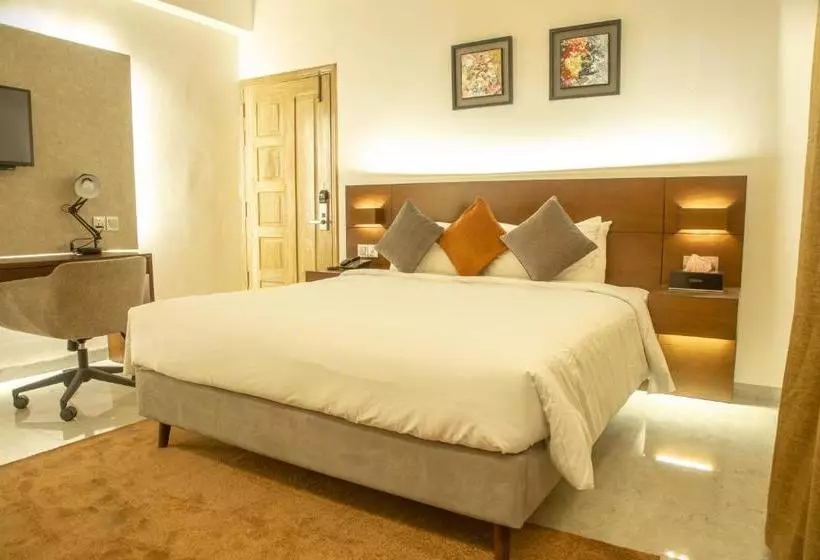 هتل Jatra Flagship Chattogram City Centre