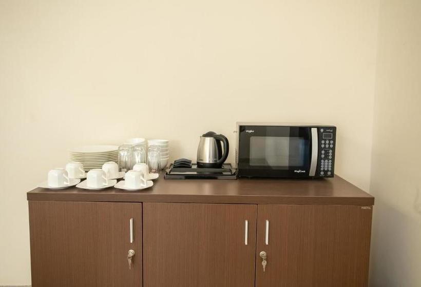 בית מלון כפרי Jatra Flagship Chattogram City Centre