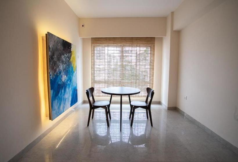 בית מלון כפרי Jatra Flagship Chattogram City Centre