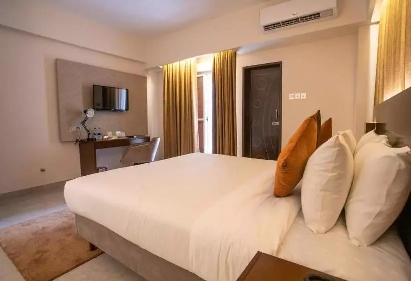 هتل Jatra Flagship Chattogram City Centre