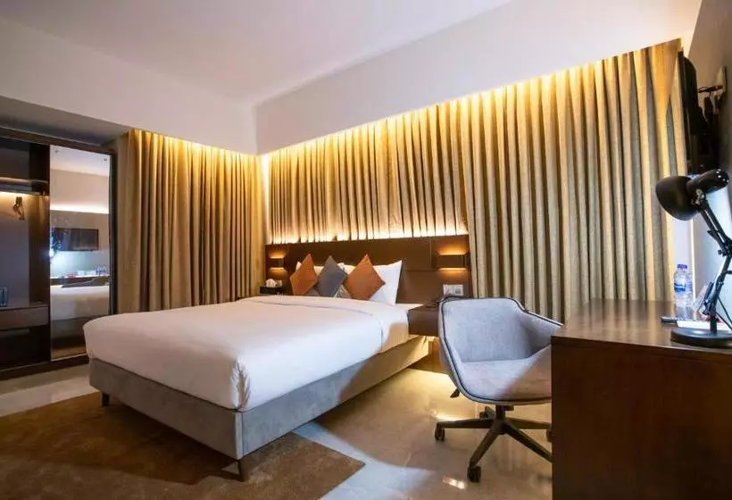 هتل Jatra Flagship Chattogram City Centre