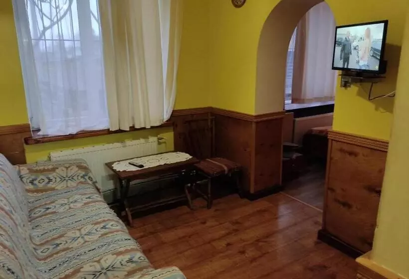 Hotelli готель маєток