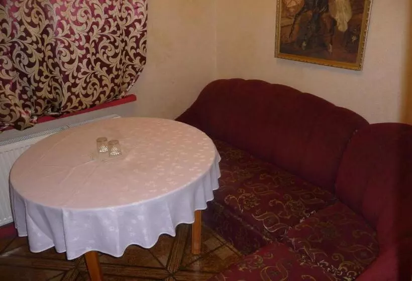 Hotelli готель маєток