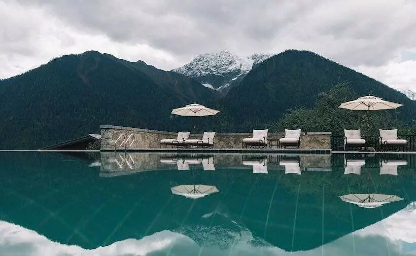 ホテル Songtsam Linka Bomi