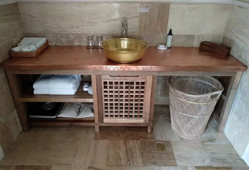 ホテル Songtsam Linka Bomi