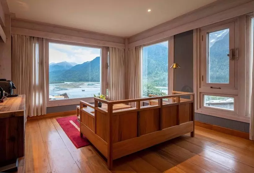 ホテル Songtsam Linka Bomi