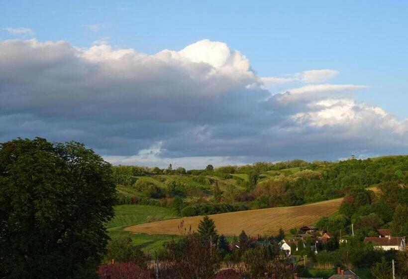 Kisrejtek Apartmanház