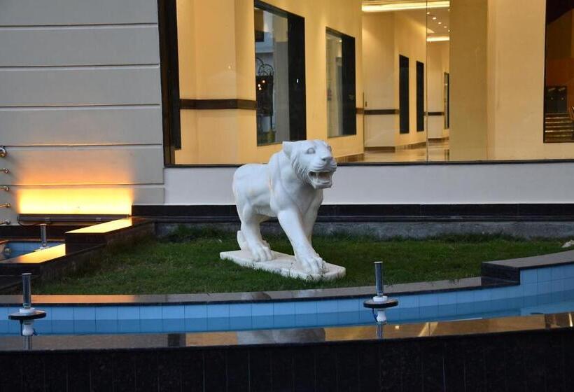 Mayur Hotel & Resort