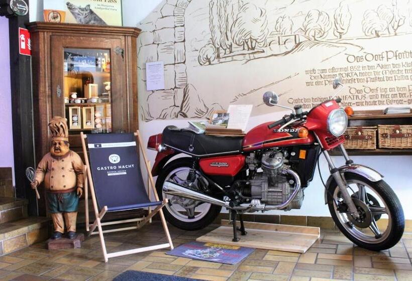 הוסטל Landgasthof Porta