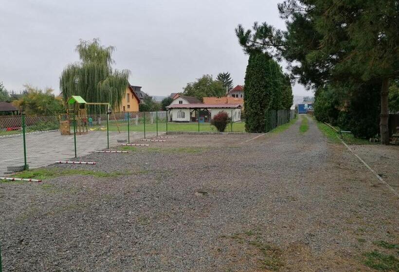 مبيت وإفطار Capra Vecinului