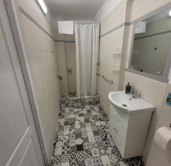 مبيت وإفطار Capra Vecinului