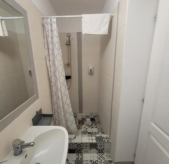 مبيت وإفطار Capra Vecinului