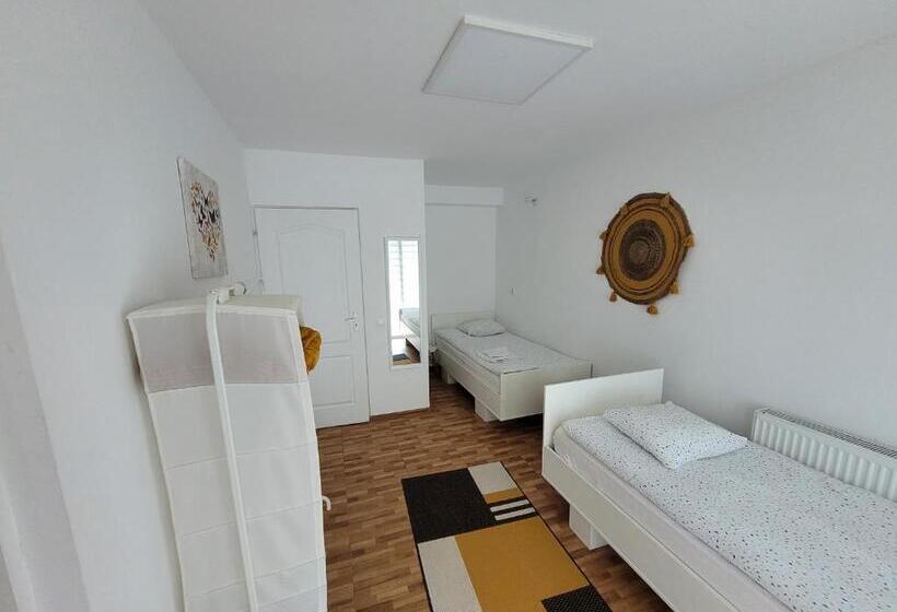 مبيت وإفطار Capra Vecinului