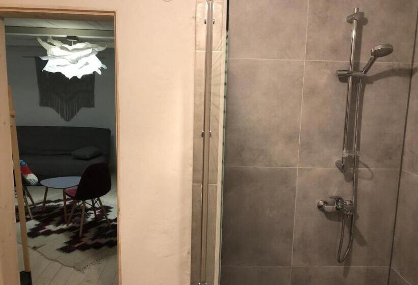 Hostel гуцульська хата