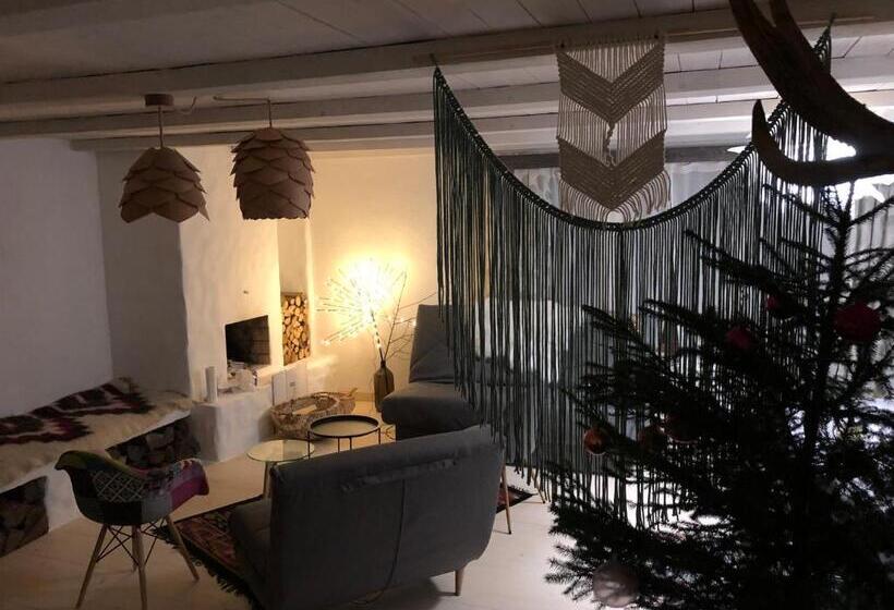 Hostel гуцульська хата