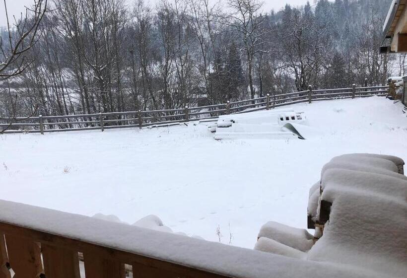 Hostel гуцульська хата