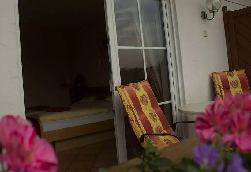 Retkeilymaja Gästehaus Vinetum