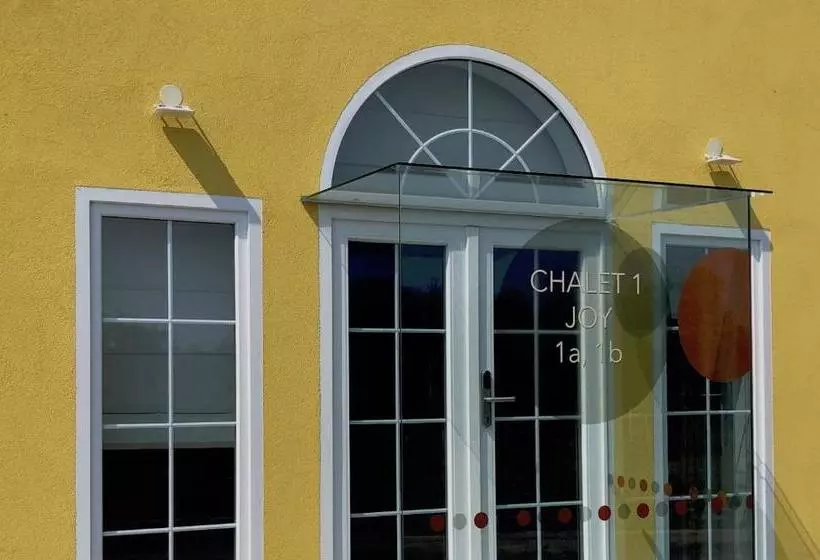 Hotelli Chalets Franciska Major, Pro Village