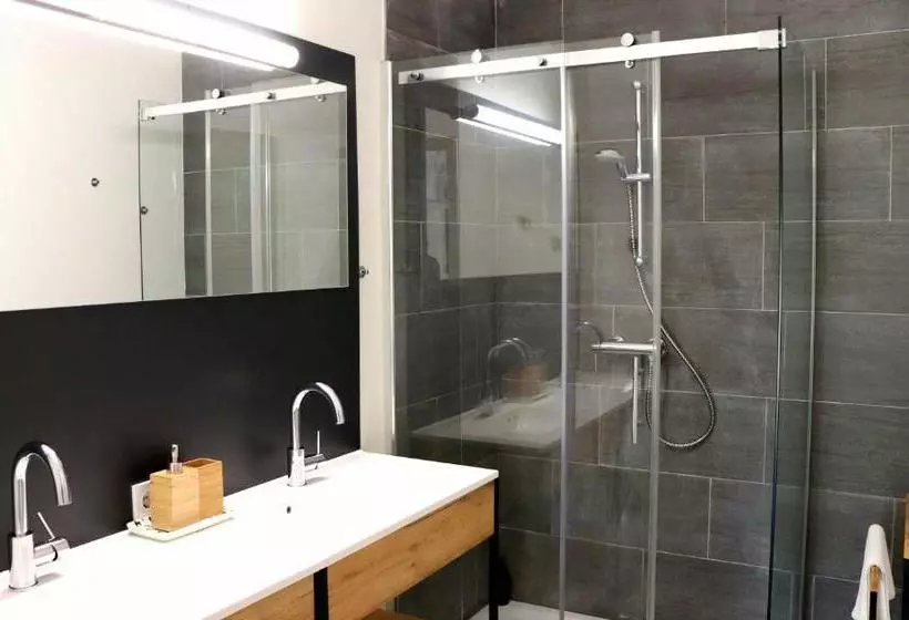 Hotelli Chalets Franciska Major, Pro Village