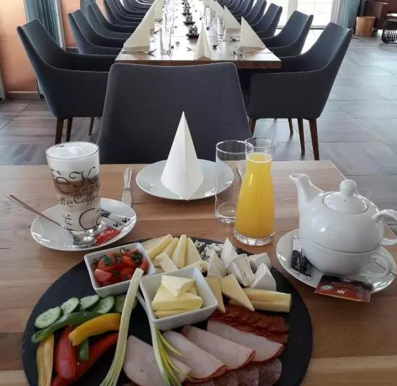 Hotelli Chalets Franciska Major, Pro Village